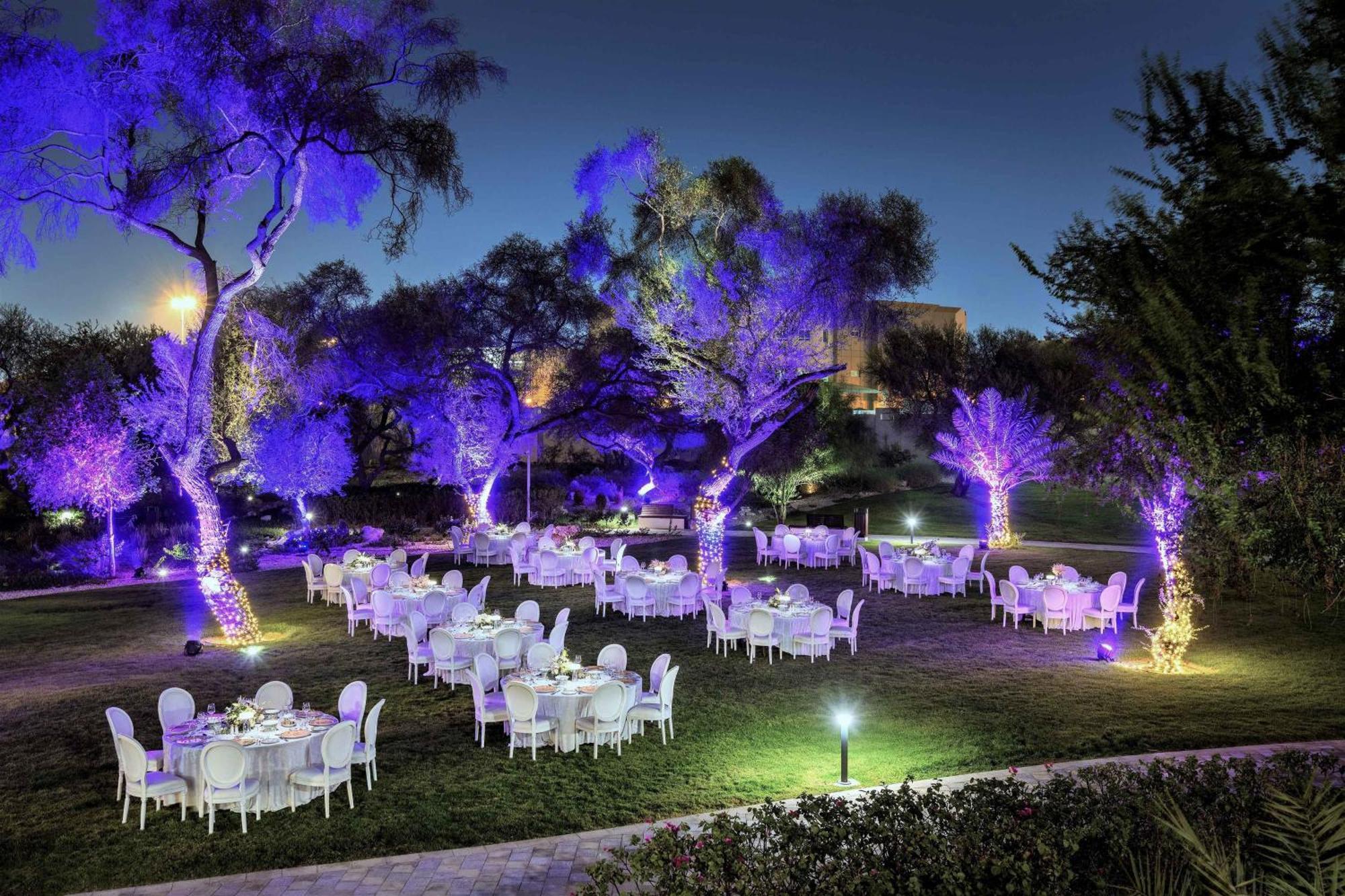 Al Messila, A Luxury Collection Resort & Spa, Doha Exterior foto The garden at night